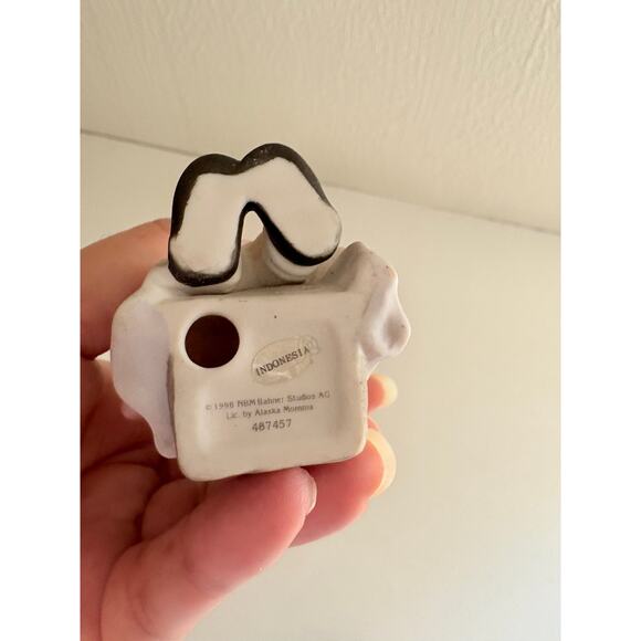 Enesco Girl Figurine with Pink Roses & Straw Hat | Vintage Porcelain Collectible - Picture 4 of 4